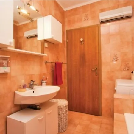 Apartment Ema